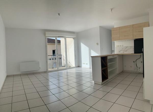 Beau T3  terrasse , parking, piscine  résidence Pombonne !