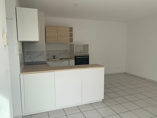 Beau T3  terrasse , parking, piscine  résidence Pombonne !