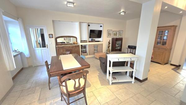 Maison de village avec jardin, atelier et place de parking privée proches toutes commodités