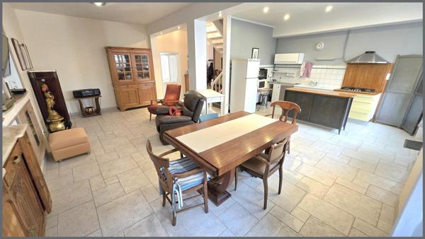 Maison de village avec jardin, atelier et place de parking privée proches toutes commodités