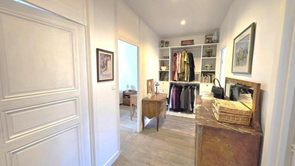 Maison de village avec jardin, atelier et place de parking privée proches toutes commodités