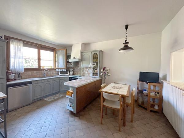 Chaville -Rive Droite- Maison familiale possibilité 6 chambres 930 000 € **  - Référence  724-C