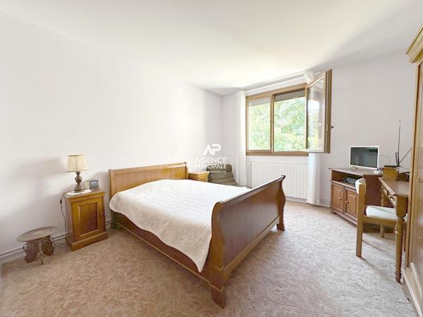 Chaville -Rive Droite- Maison familiale possibilité 6 chambres 930 000 € **  - Référence  724-C