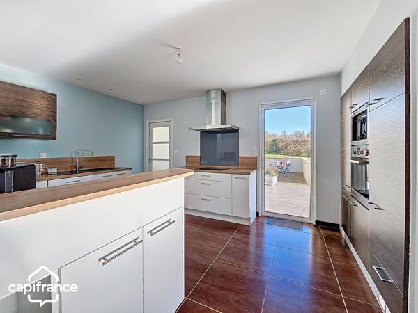 BOUSSAIS (79) – Maison de plain-pied 121 m², 3 chambres et 3 garages sur 1 454 m² de terrain