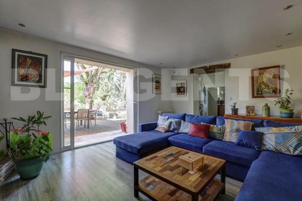 AUTHENTIQUE LONGERE AVEC PSICINE ET PARC PAYSAGER A ST AGNAN