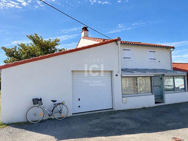 Maison - 3 pièces - 65 m² - Dépendances