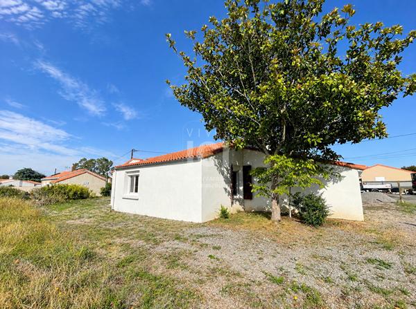 Maison - 3 pièces - 65 m² - Dépendances