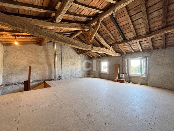 Maison - 3 pièces - 65 m² - Dépendances
