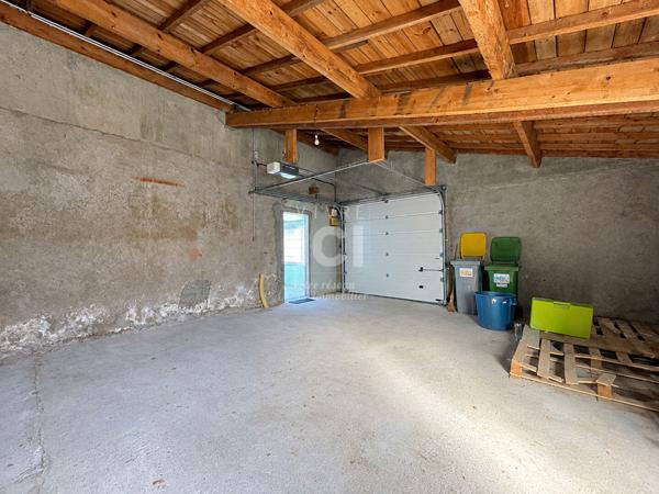 Maison - 3 pièces - 65 m² - Dépendances