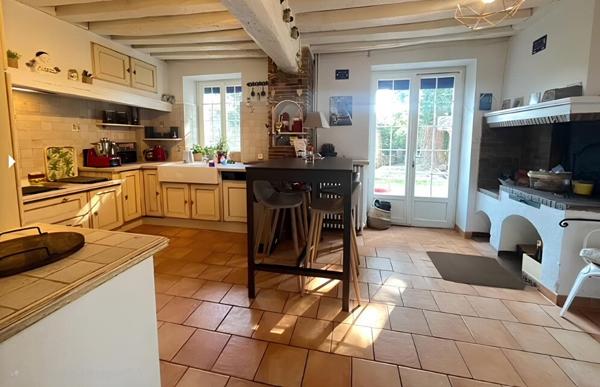 Maison Saint Denis De L Hotel 5 pièce(s) 144 m2