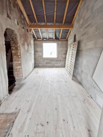 Bâtiment de caractère à aménager ? 130 m² ? Terrain 195 m²