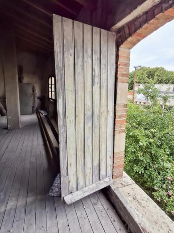Bâtiment de caractère à aménager ? 130 m² ? Terrain 195 m²