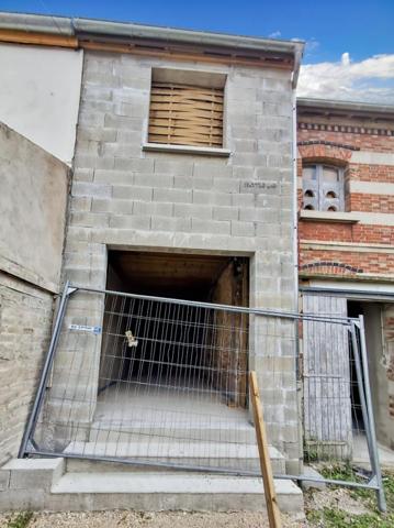 Bâtiment de caractère à aménager ? 130 m² ? Terrain 195 m²
