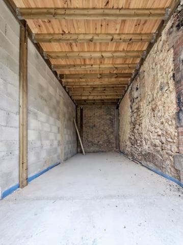 Bâtiment de caractère à aménager ? 130 m² ? Terrain 195 m²