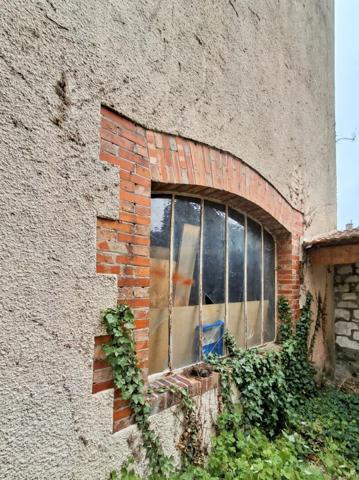 Bâtiment de caractère à aménager ? 130 m² ? Terrain 195 m²