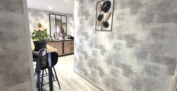 Belle Maison Individuelle ou Pavillon sur Sous-sol de 91 m² Entièrement Rénovée avec Cours, Garage avec Atelier, Dépendances fermées, Terrasses, Appentis et Terrain Piscinable clos et arboré de 2062 m²