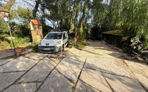 Maison à vendre    7 pièces • 300 m2 La Seyne-sur-Mer