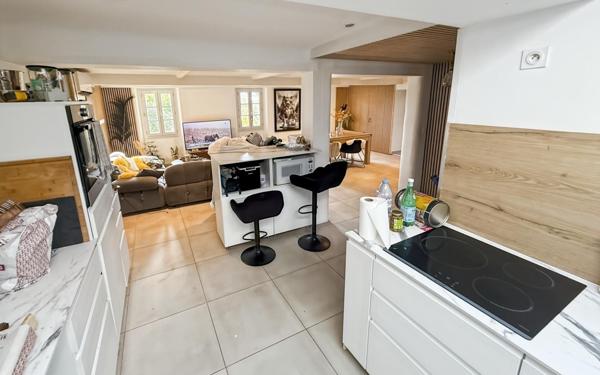 Maison à vendre    7 pièces • 300 m2 La Seyne-sur-Mer