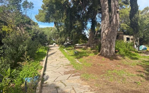 Maison à vendre    7 pièces • 300 m2 La Seyne-sur-Mer