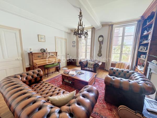 A seulement 1h30 en train de Paris, cette charmante maison , empreinte d’histoire, est  idéalement située dans une commune offrant toutes les commodités nécessaires au quotidien.

Répartie sur plusieurs niveaux, cette demeure de caractère du 17 ème siècle  a été entièrement rénovée avec soin, et allie  le cachet de l’ancien au confort contemporain ; ses  beaux volumes , ses matériaux anciens et son  atmosphère chaleureuse offrent des espaces de vie généreux, parfaitement adaptés à une vie de famille. l

Elle se compose d'une cuisine aménagée avec un espace repas, d'un superbe salon avec parquet en chevrons, d'un second salon avec bibliothèques (ou bureau) , de toilettes ainsi que d'une salle à manger de 35 m2 conviviale et fonctionnelle pour passer de bons moments en famille ou entre amis , et disposant d’un accès à un grenier aménageable.

Aux étages, l’espace nuit comprend quatre grandes chambres, offrant à chacun confort et intimité : une suite parentale de 35 m2 avec un  dressing et une salle d’eau, une seconde chambre de 17 m2 disposant de sa propre douche et de son lavabo, ainsi que deux autres chambres se partageant une agréable salle d’eau communicante avec toilettes .

Une cave compartimentée et une lingerie viennent compléter ce bien.

Aux beaux jours, vous pourrez profiter d'un très bel extérieur, totalement clos de murs, qui dispose d'une cour pavée en entrée, d'une terrasse et d'une pergola  donnant   sur un joli jardin fleuri.

Un garage avec porte motorisée vous permettra de garer vos véhicules, et vous pourrez également disposer d'un espace atelier.

Des prestations qualitatives pour ce bien telles que des menuiseries PVC ou bois double vitrage, un adoucisseur, des façades rejointoyées, toiture en ardoises, chauffage au gaz de ville , des matériaux anciens ( cheminées en marbre, parquets, moulures ) ....

Cette maison est parfaite  pour une famille à la recherche d’espaces, de confort et de tranquillité, tout en ayant toutes les commodités à proximité ( écoles, commerces, collège) ainsi que les transports SNCF.

CONTACTEZ MOI POUR UNE VISITE !