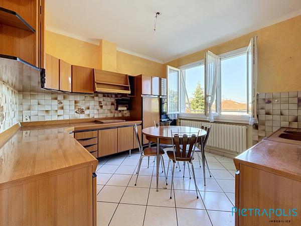 VÉNISSIEUX 69200 (GABRIEL PERI) – Maison individuelle 130 m² avec 4 Chambres dont studio indépendant, sous-sol complet et terrain clos de 662 m²