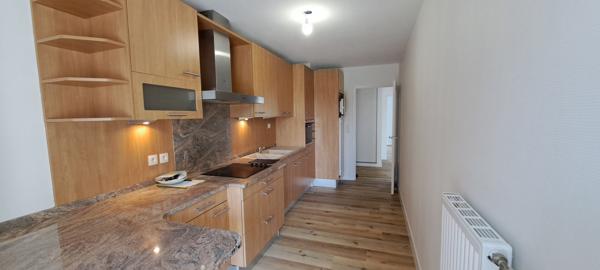 Très bel Appartement 3 pièce(s) 70 m2 - cuisine équipée - terrasse - garage