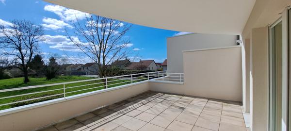 Très bel Appartement 3 pièce(s) 70 m2 - cuisine équipée - terrasse - garage