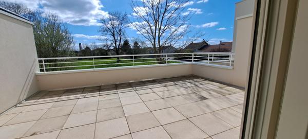 Très bel Appartement 3 pièce(s) 70 m2 - cuisine équipée - terrasse - garage