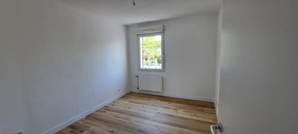 Très bel Appartement 3 pièce(s) 70 m2 - cuisine équipée - terrasse - garage