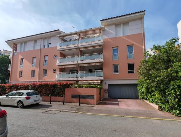 T3 DE 72M²(CARREZ)+ 10 M² TERRASSE+PKG 2MN PLAGE