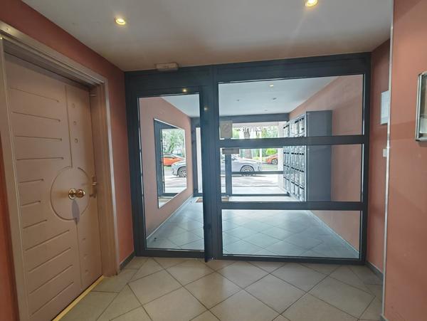 T3 DE 72M²(CARREZ)+ 10 M² TERRASSE+PKG 2MN PLAGE