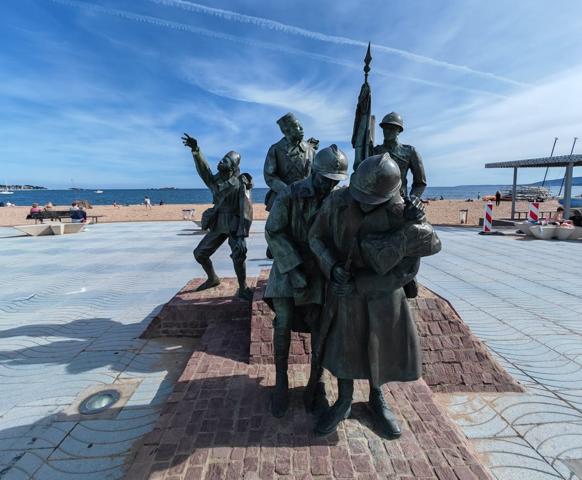 T3 DE 72M²(CARREZ)+ 10 M² TERRASSE+PKG 2MN PLAGE