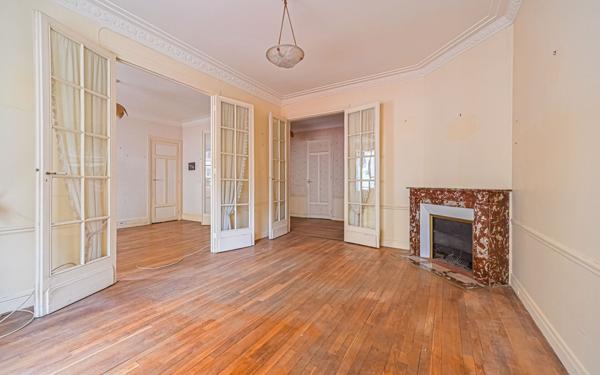 Appartement à vendre    2 pièces • 67,89 m2 Paris 16