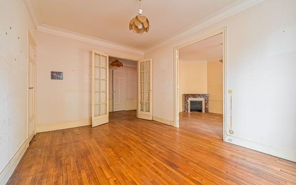Appartement à vendre    2 pièces • 67,89 m2 Paris 16