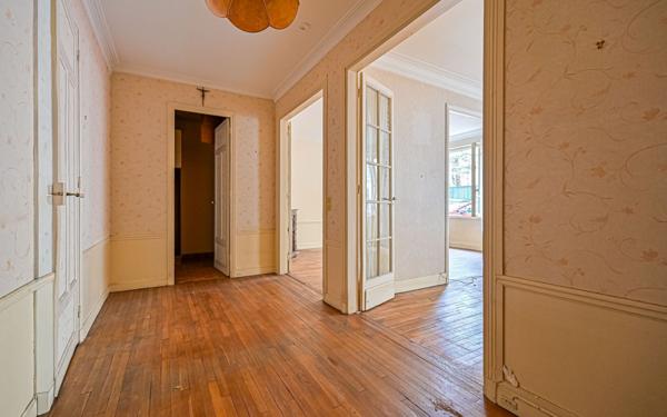 Appartement à vendre    2 pièces • 67,89 m2 Paris 16