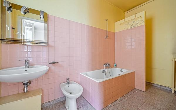 Appartement à vendre    2 pièces • 67,89 m2 Paris 16