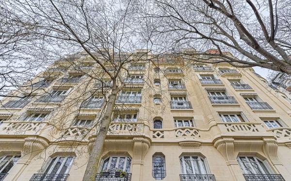 Appartement à vendre    2 pièces • 67,89 m2 Paris 16