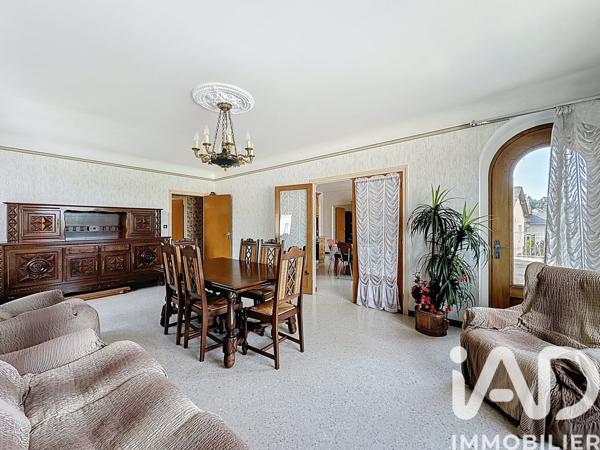 Maison à vendre 8 pièces 211 m² Saint-Alban-sur-Limagnole