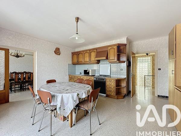 Maison à vendre 8 pièces 211 m² Saint-Alban-sur-Limagnole