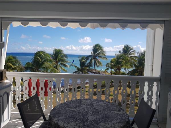 🌊 À Vendre : Superbe T2 avec Vue Mer à Saint-François (97118) ! 🌴✨
