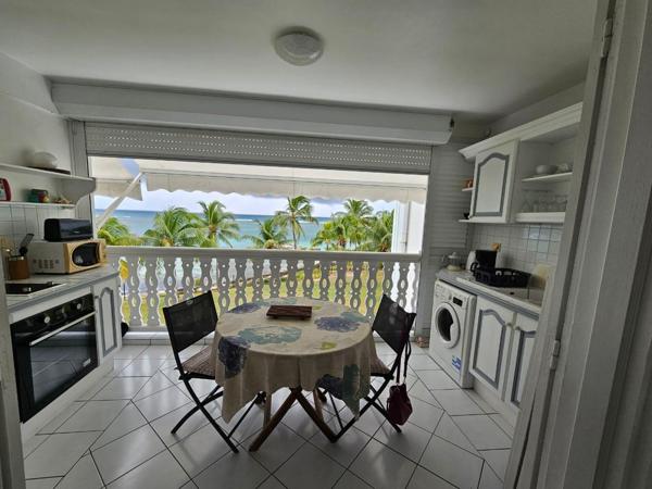 🌊 À Vendre : Superbe T2 avec Vue Mer à Saint-François (97118) ! 🌴✨