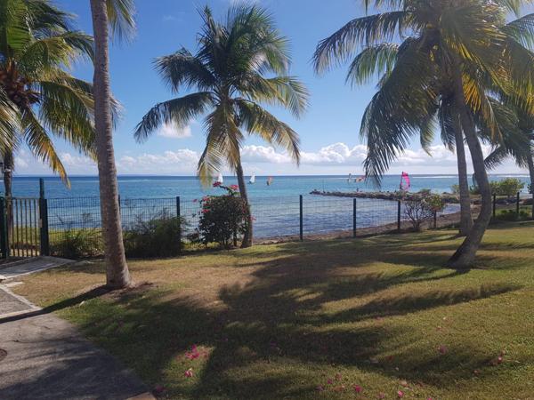 🌊 À Vendre : Superbe T2 avec Vue Mer à Saint-François (97118) ! 🌴✨