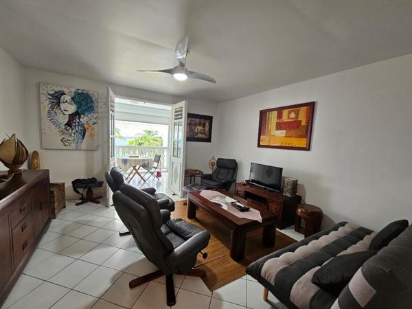 🌊 À Vendre : Superbe T2 avec Vue Mer à Saint-François (97118) ! 🌴✨