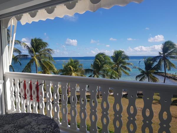🌊 À Vendre : Superbe T2 avec Vue Mer à Saint-François (97118) ! 🌴✨