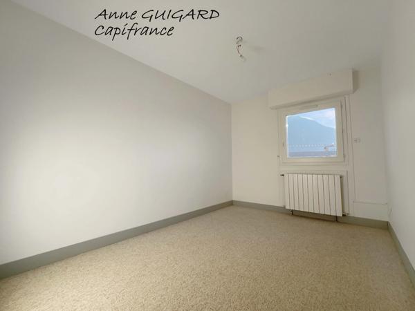 ANNECY-LE-VIEUX (74) - A 5 minutes à pied des Pommaries, beau 4 pièces d'angle en avant dernier étage