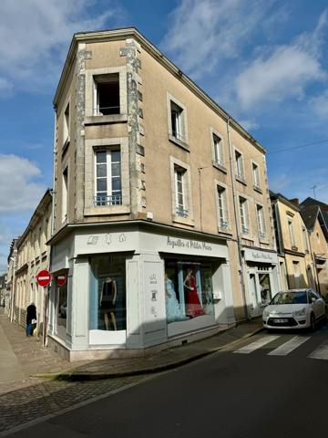 Immeuble de rapport avec local commercial et 2 appartements