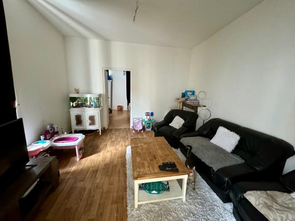 Immeuble de rapport avec local commercial et 2 appartements