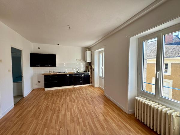 Immeuble de rapport avec local commercial et 2 appartements