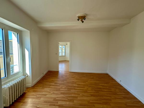 Immeuble de rapport avec local commercial et 2 appartements