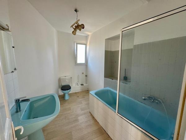 Immeuble de rapport avec local commercial et 2 appartements